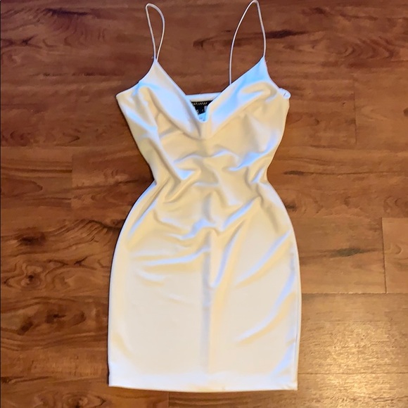 White dress - Picture 1 of 1